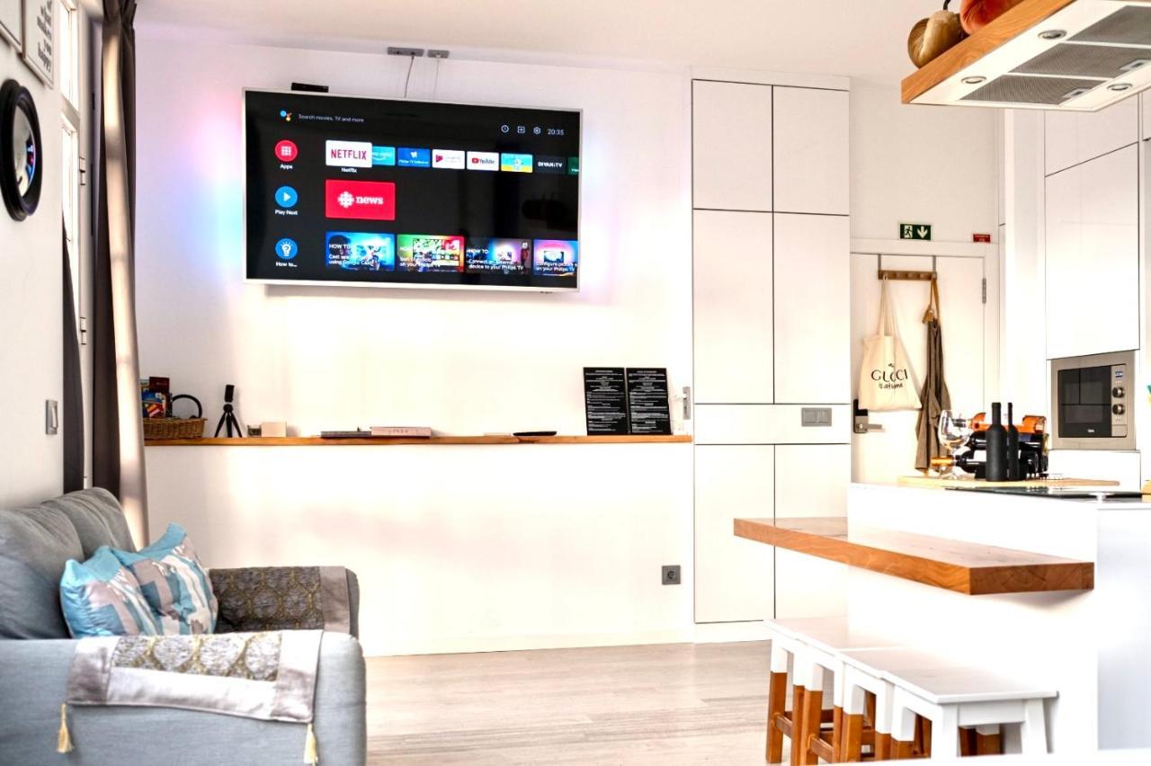 Cristalia,Roof Terrace In City Center, Garage, Netflix 75Inch Tv Funchal  Bagian luar foto